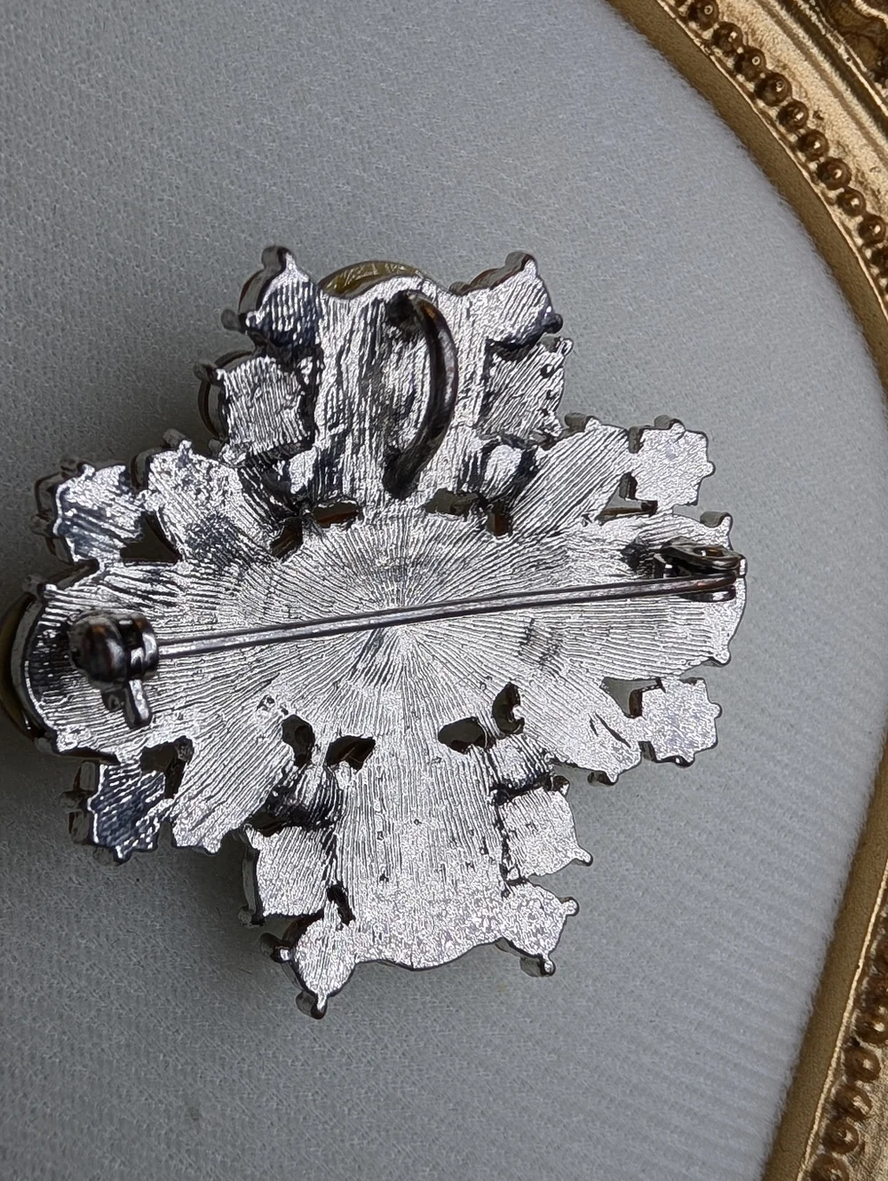 Amber Glass Statement Brooch Gold Tone Green Accent Rhinestone Pin Statement - Picture 6 of 7